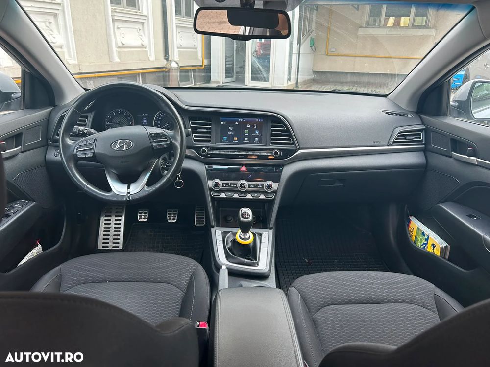 Hyundai Elantra 1.6 MPi Classic - 11