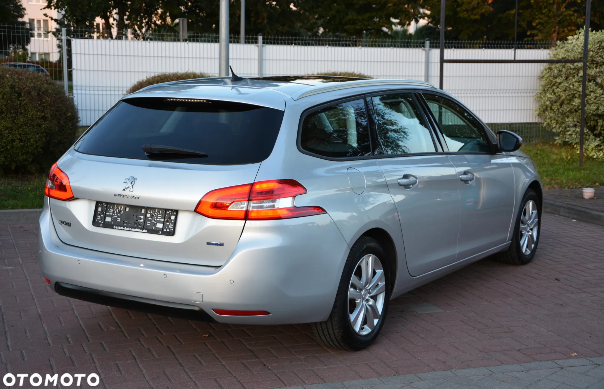 Peugeot 308 BlueHDi FAP 120 EAT6 Stop & Start Allure - 3