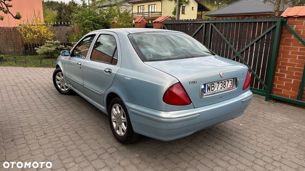 Lancia Lybra - 10
