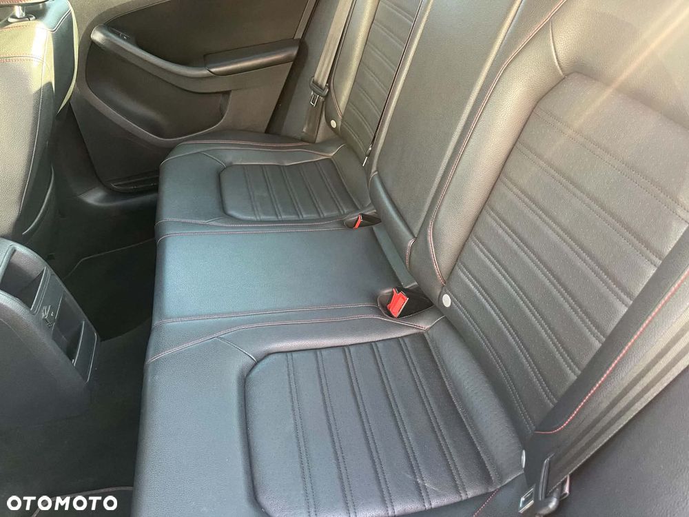 Volkswagen Jetta - 4