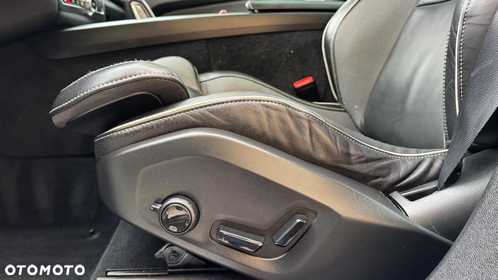Volvo XC 60 B4 D Ultimate Dark - 23