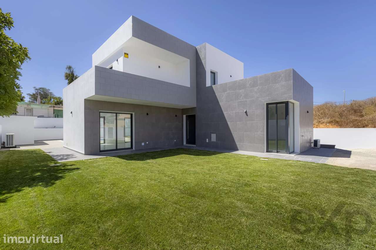 Moradia T3+1 com Piscina a pé da Meia Praia - Grande imagem: 2/51