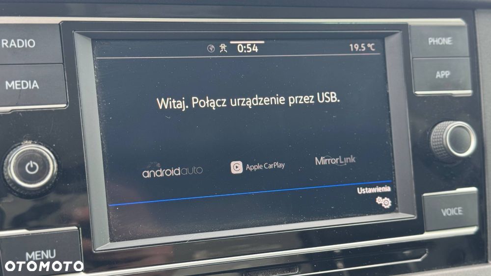 Volkswagen Transporter 2.0 TDI z 2022 roku - 13