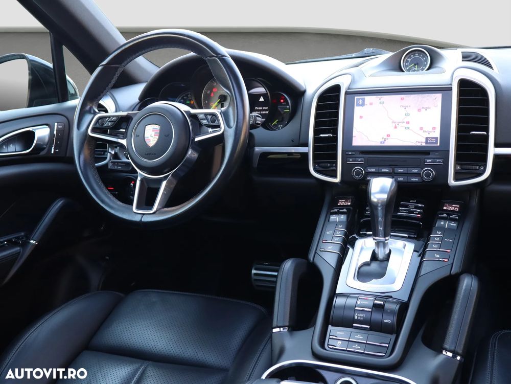 Porsche Cayenne Hybrid 3.0 L S E - 17