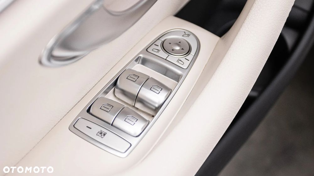 Mercedes-Benz Klasa E 300 de 4-Matic Avantgarde - 35