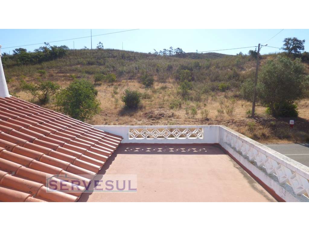 Casa térrea com área de 54,70m2, localizada entre Silves e São Bart... - Grande imagem: 4/26