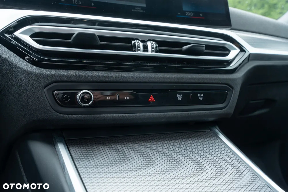BMW Seria 3 318i M Sport - 11