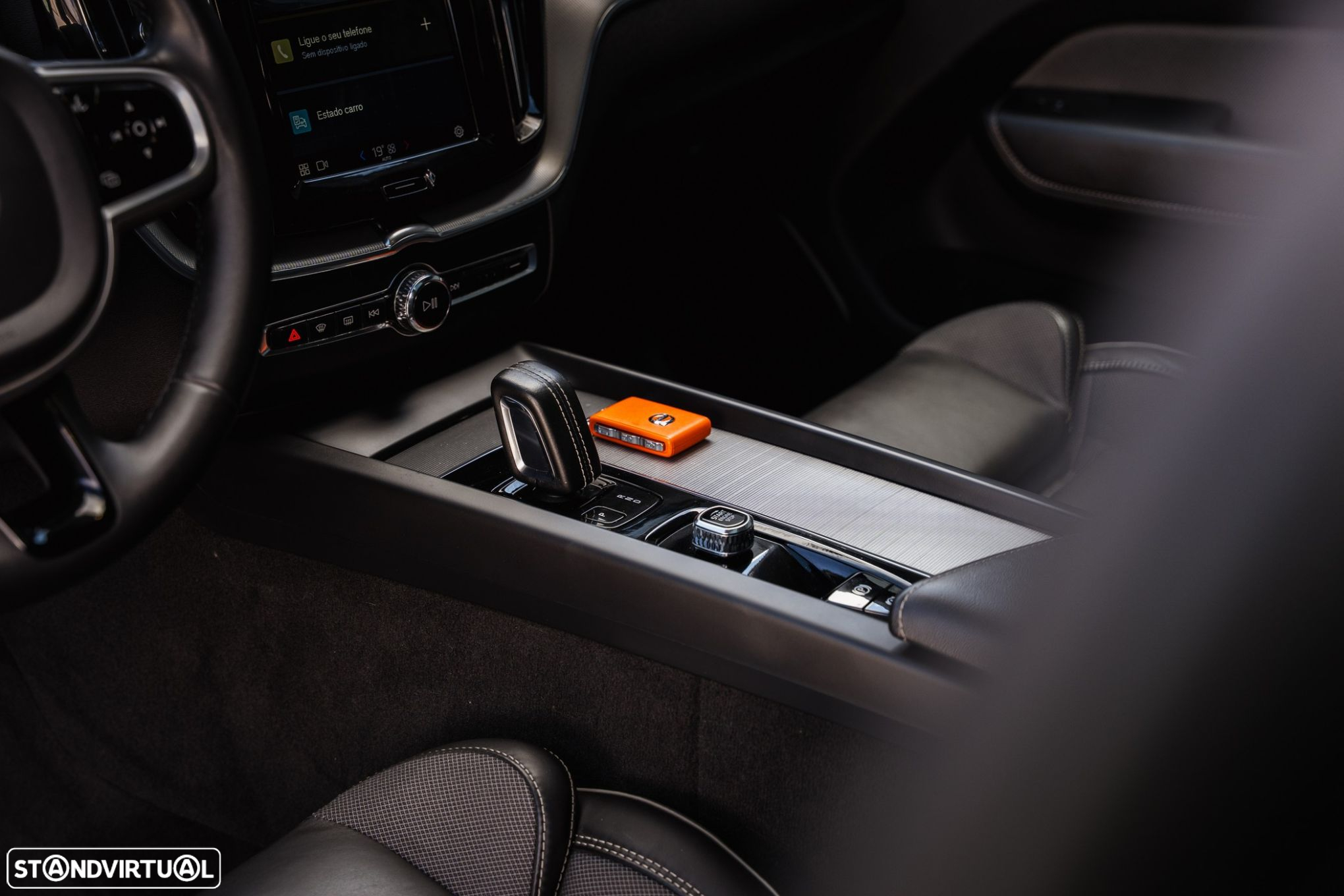 Volvo XC 60 2.0 T6 PHEV R-Design AWD - 49
