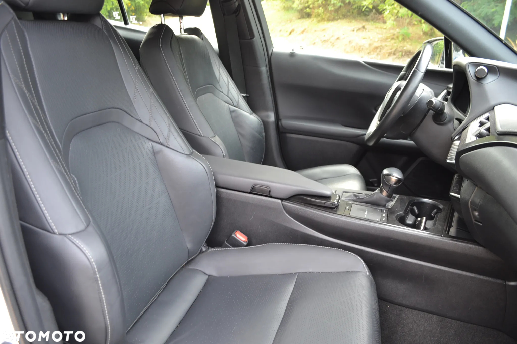 Lexus UX - 9