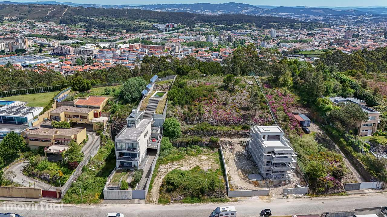 Terreno com Projeto Aprovado para Moradia de 3 Pisos com Vista Panorâm - Grande imagem: 3/21