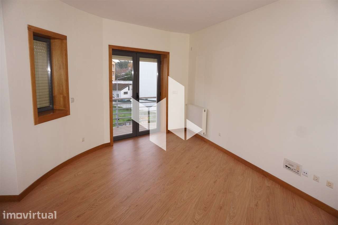 Apartamento T4 DUPLEX Arrendamento em Tondela e Nandufe,Tondela - Grande imagem: 3/30