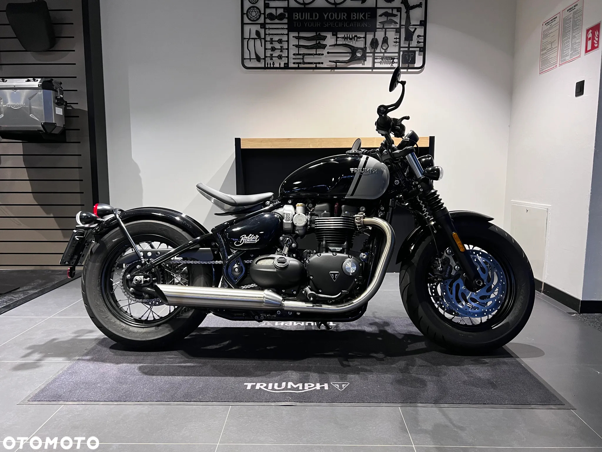 Triumph Bonneville Bobber - 2