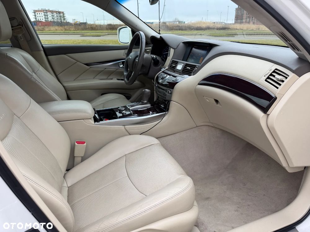 Infiniti M - 16