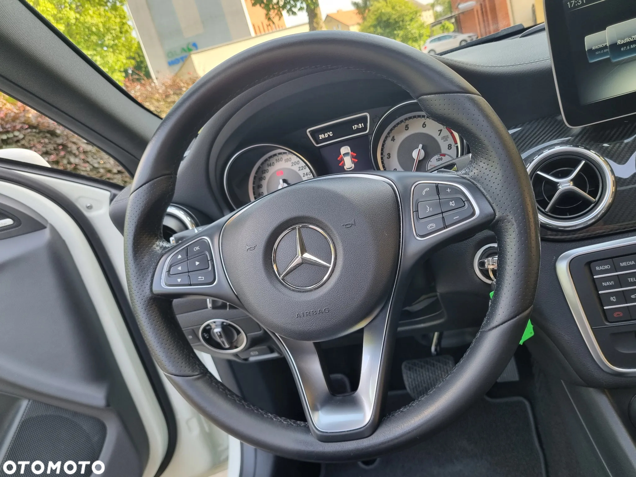 Mercedes-Benz GLA 250 7G-DCT Urban - 31