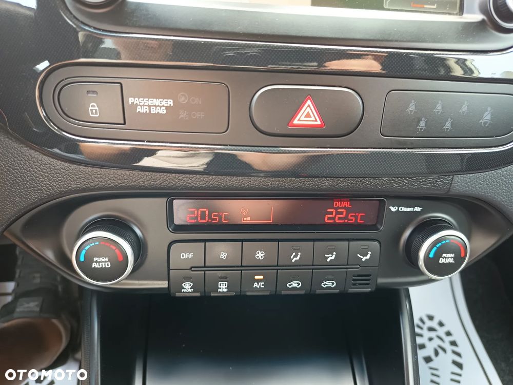Kia Carens 1.6 GDI Attract - 24