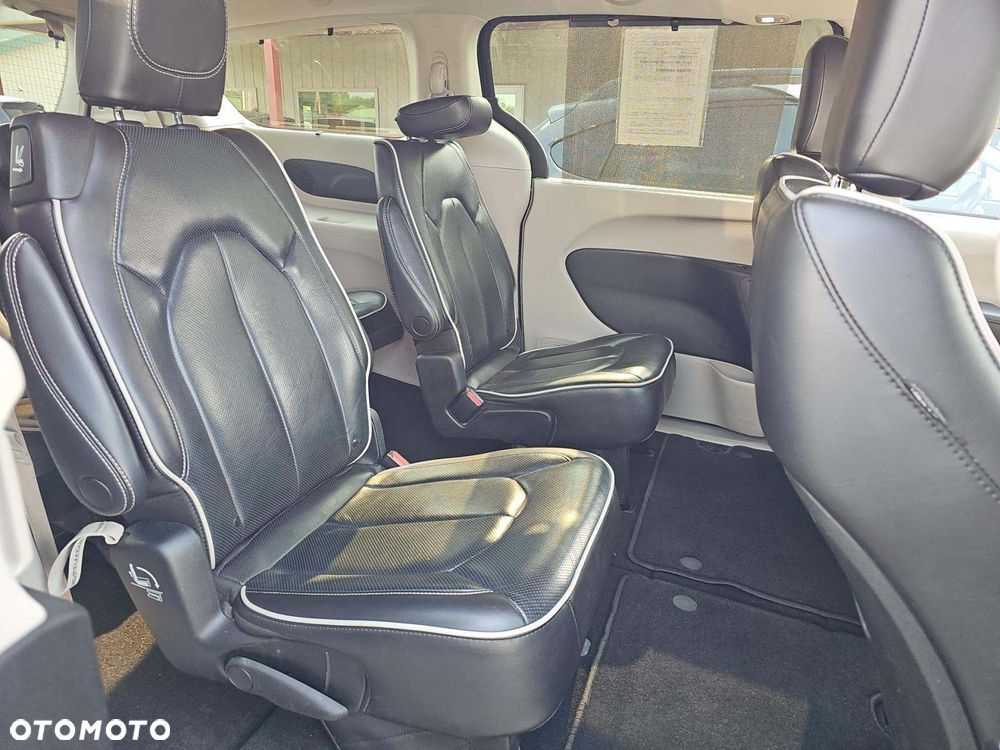 Chrysler Pacifica - 8