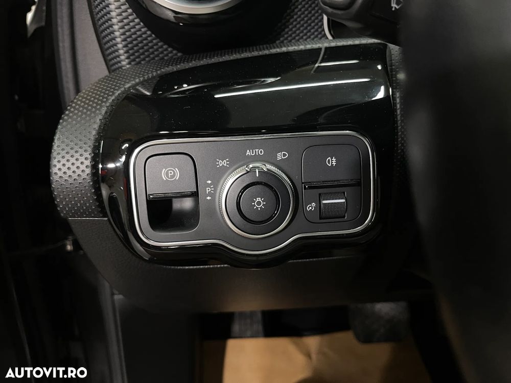 Mercedes-Benz A 180 d Sedan 7G-DCT Progressive - 23