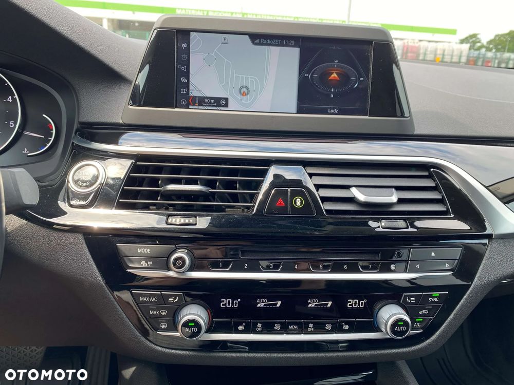 BMW Seria 5 520d Sport Line - 31