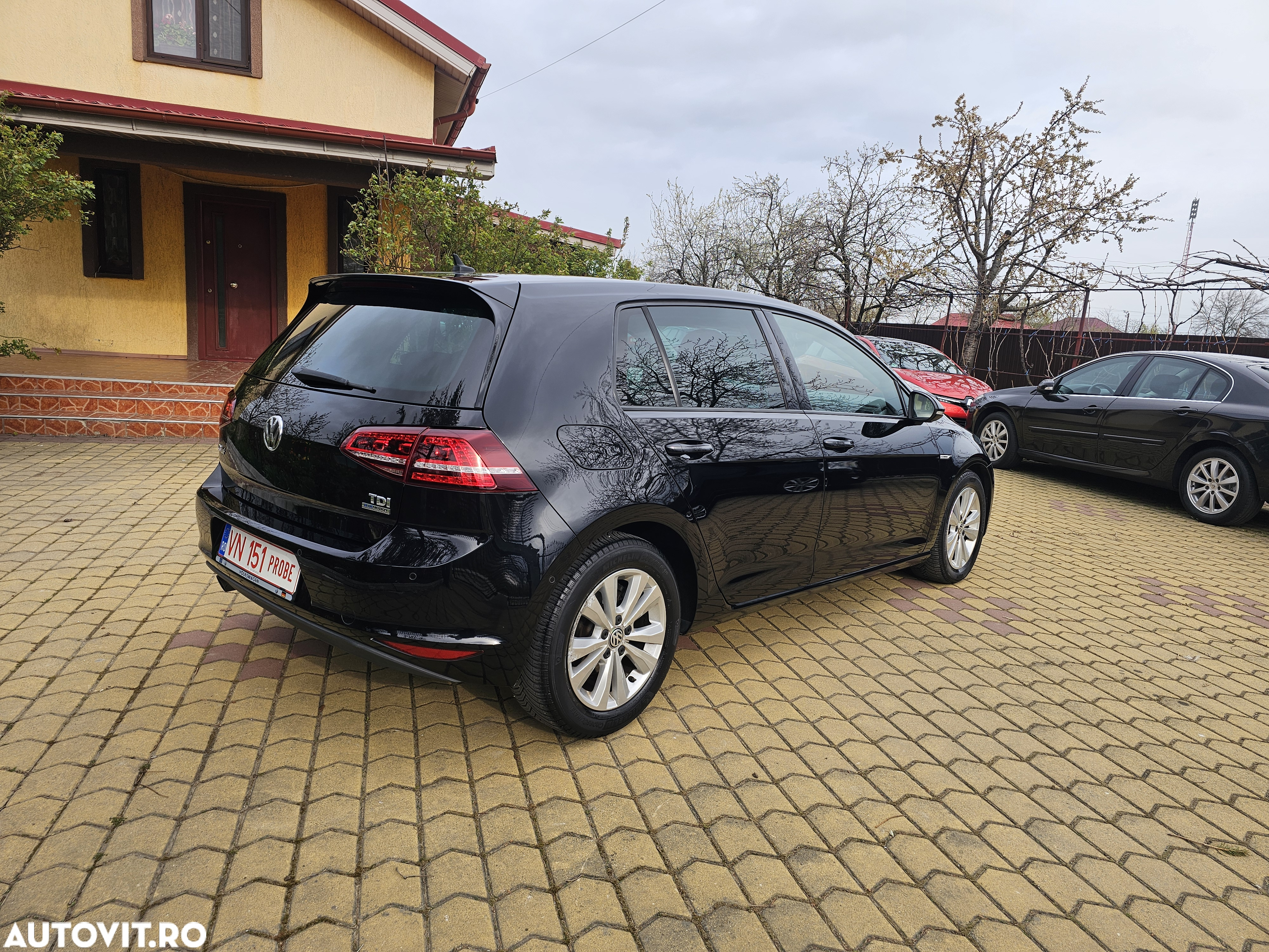 Volkswagen Golf 1.6 TDI BlueMotion Comfortline - 2