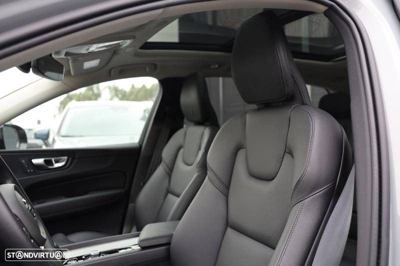 Volvo XC 60 2.0 T6 PHEV Plus Dark AWD - 7