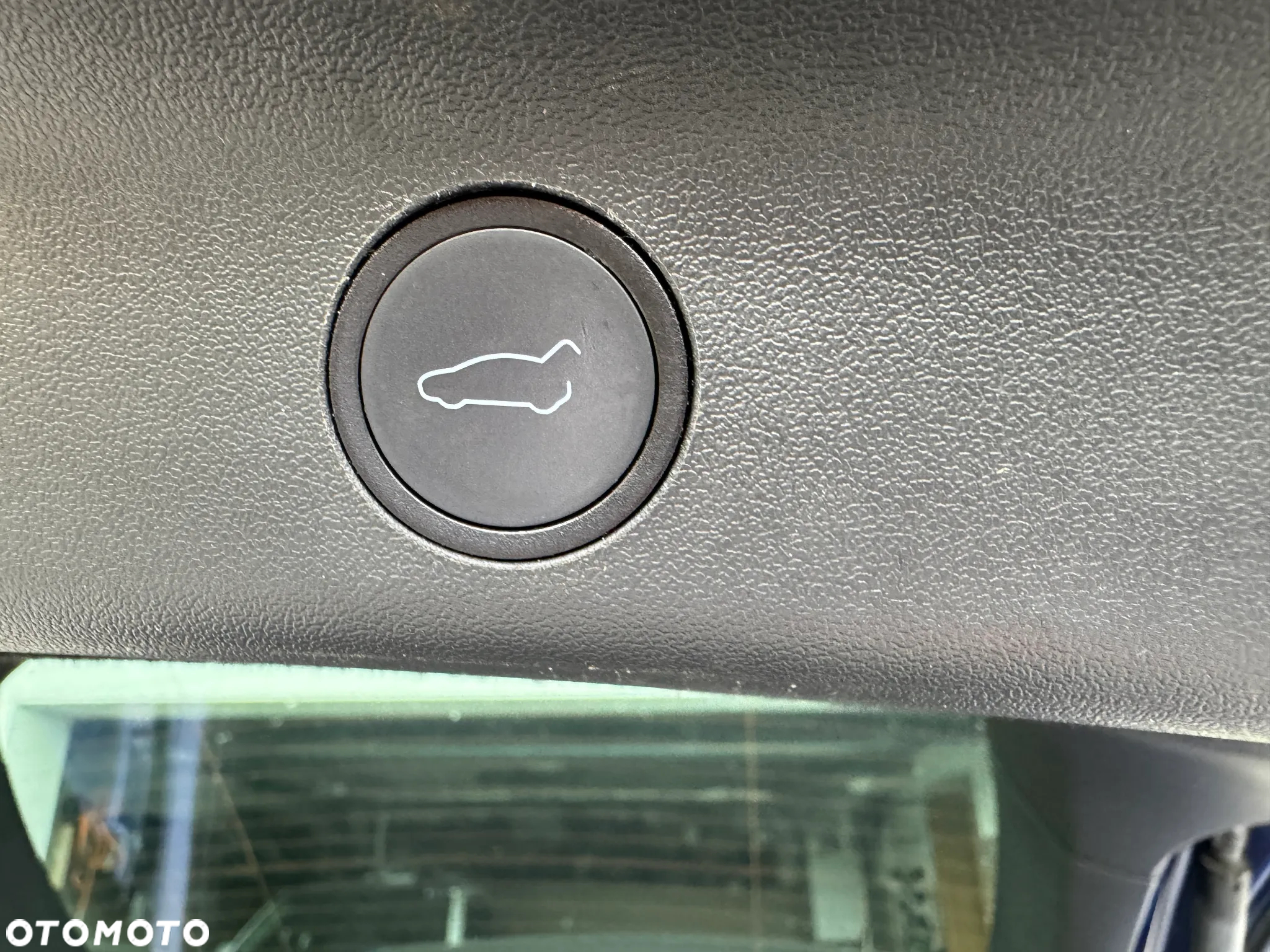 Tesla Y Model RWD - 37