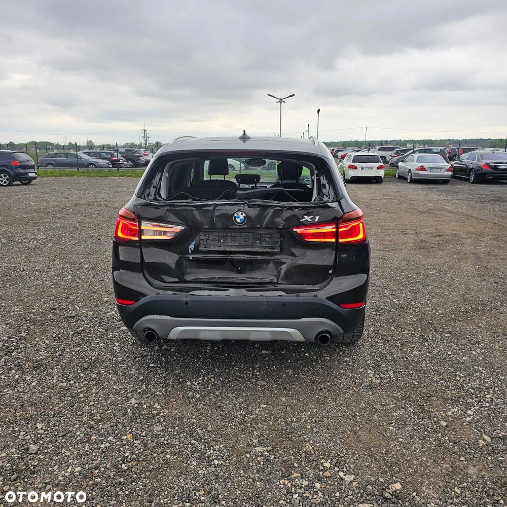 BMW X1 xDrive20i Sport Line - 6