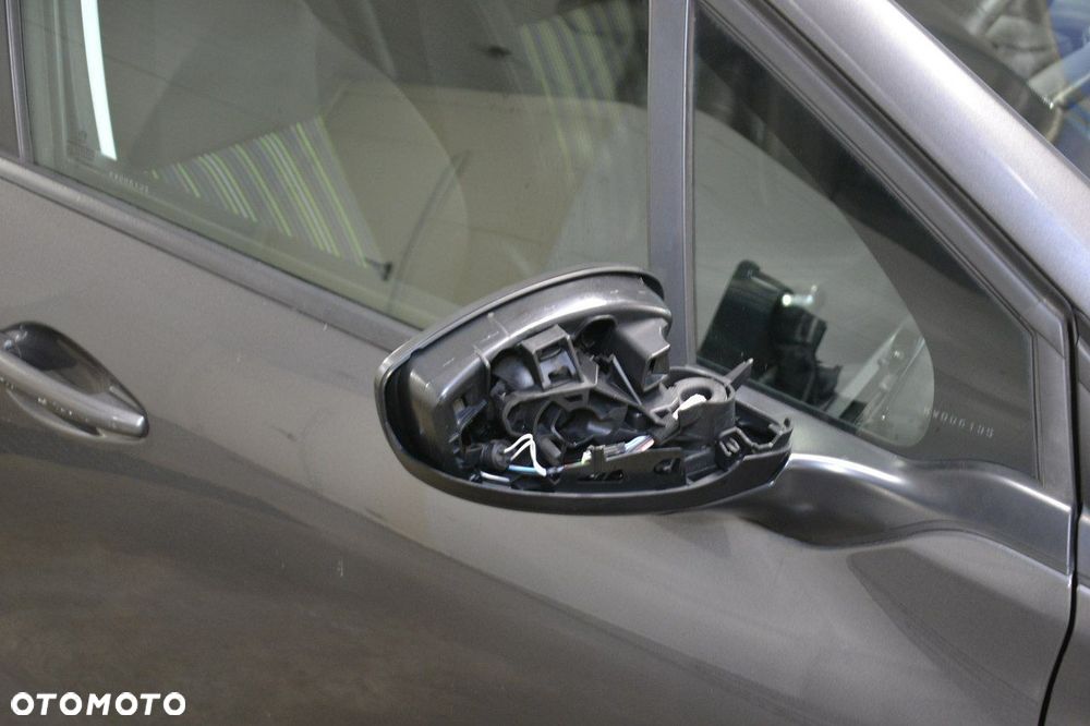Peugeot 208 - 12