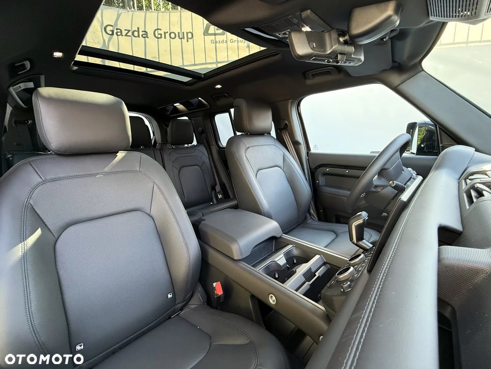 Land Rover Defender 110 D300 X-Dynamic HSE - 8