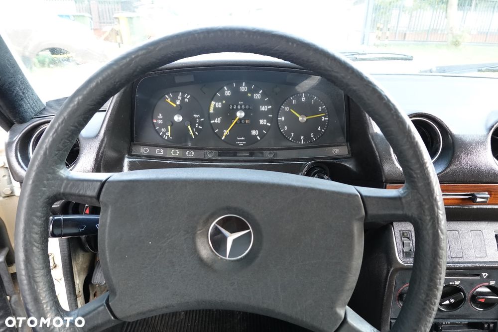 Mercedes-Benz W123 - 39
