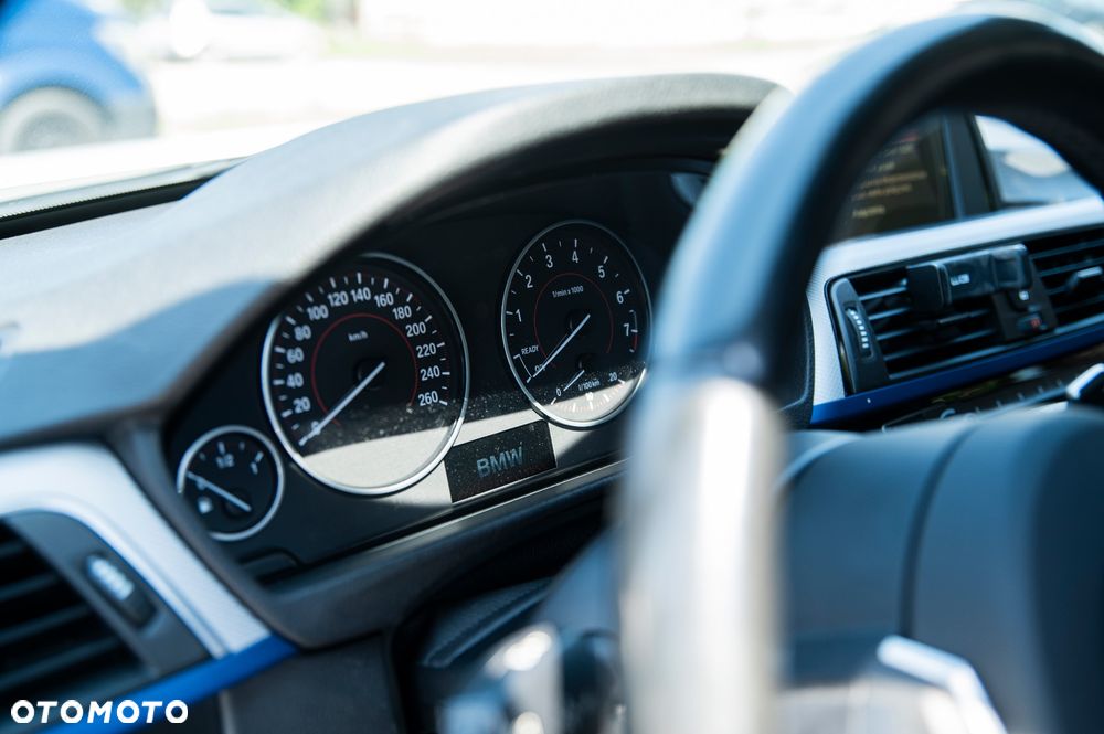 BMW Seria 3 330i xDrive M Sport - 4