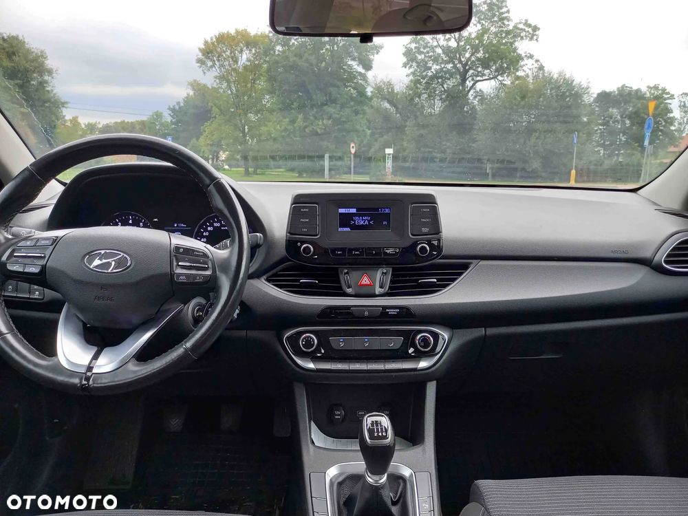 Hyundai i30 1.5 DPI Classic + - 15