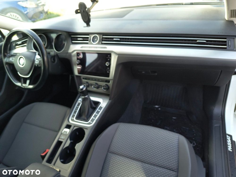 Volkswagen Passat - 15