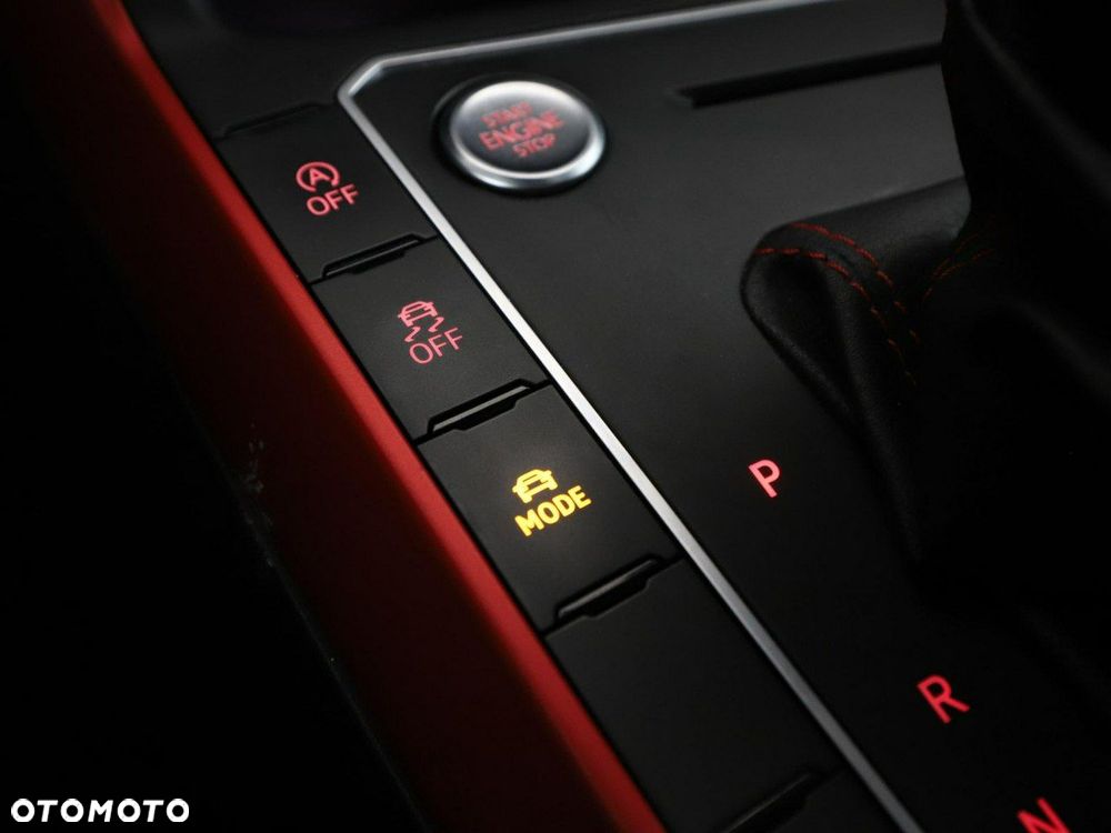 Volkswagen Polo 2.0 TSI DSG GTI - 32