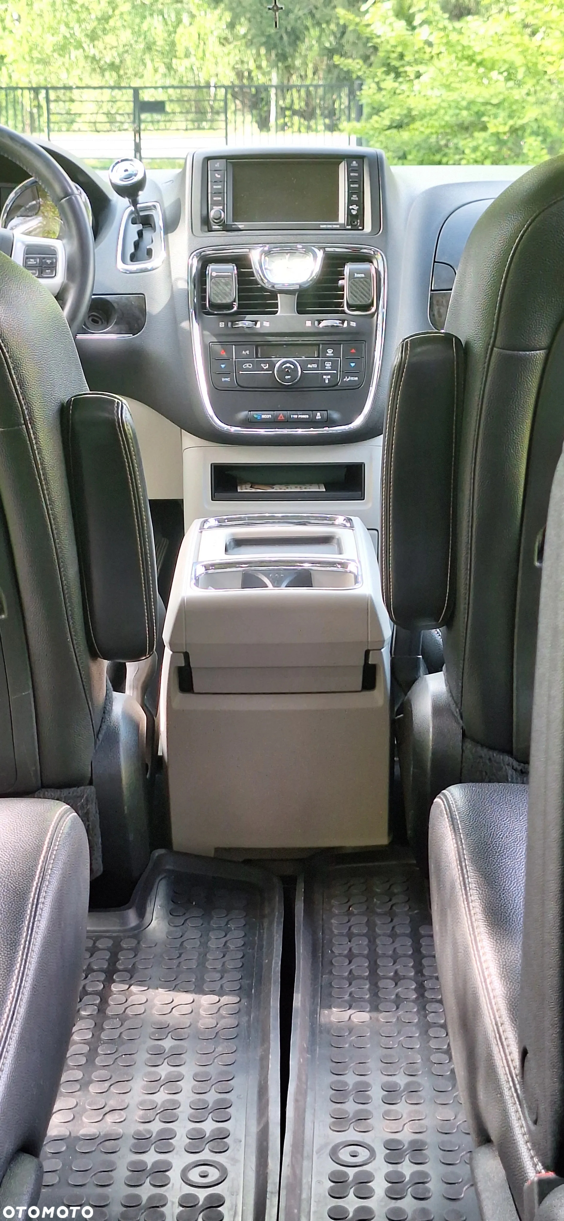 Chrysler Town & Country - 13