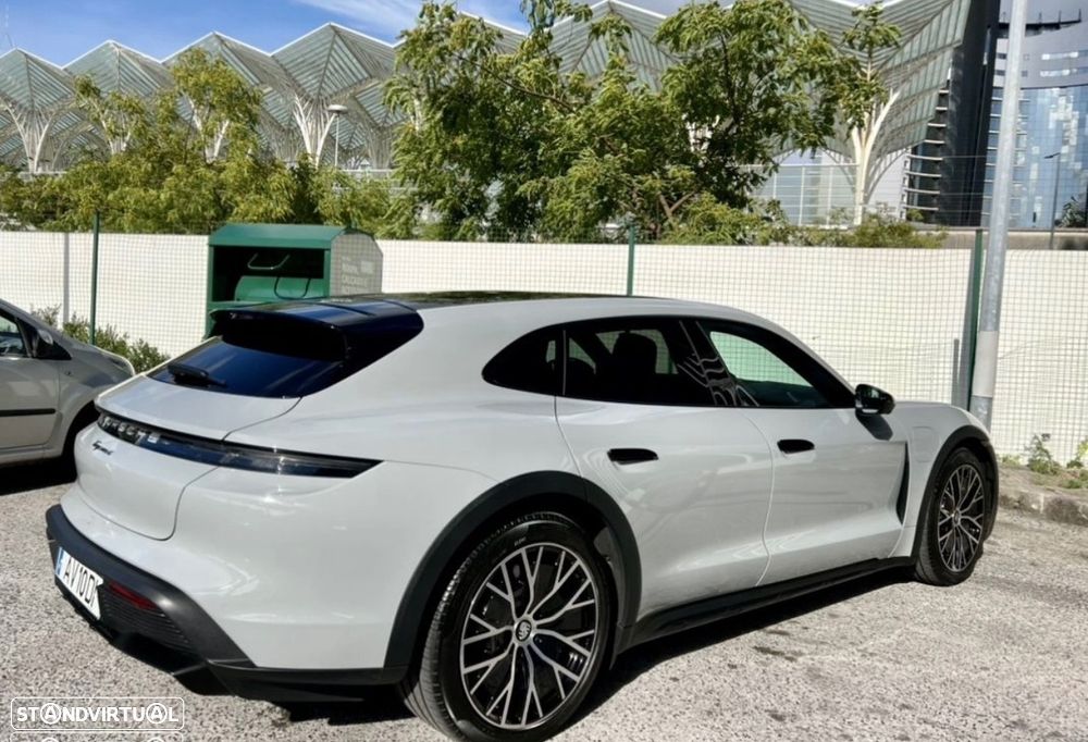Porsche Taycan Cross Turismo 4 - 3