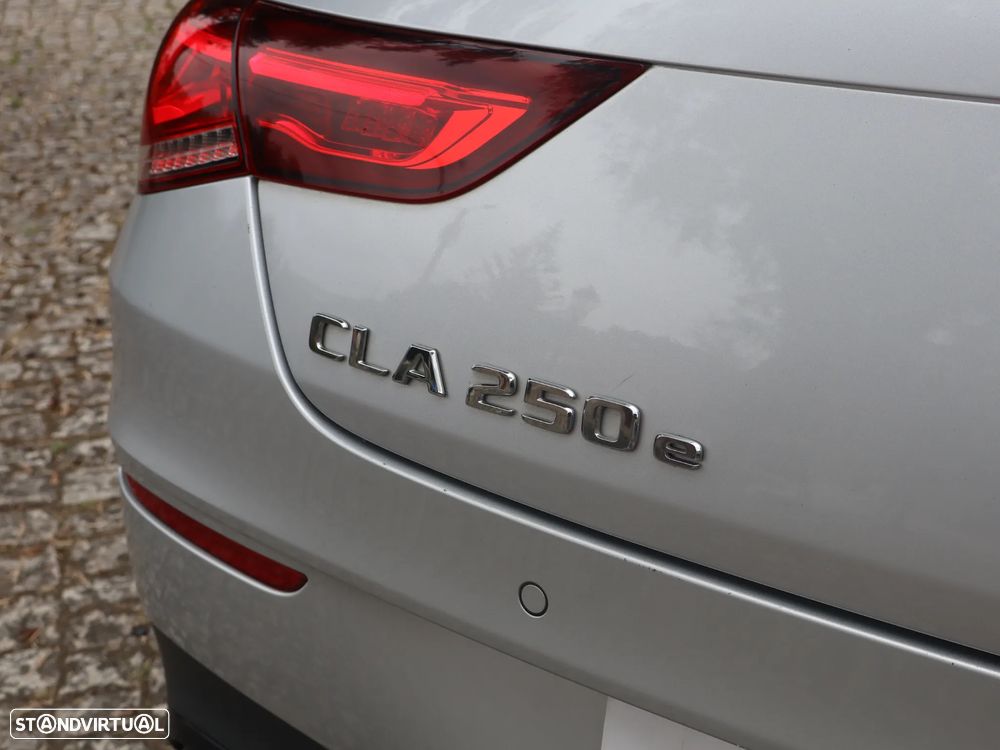 Mercedes-Benz CLA 250 e Shooting Brake AMG Line - 9