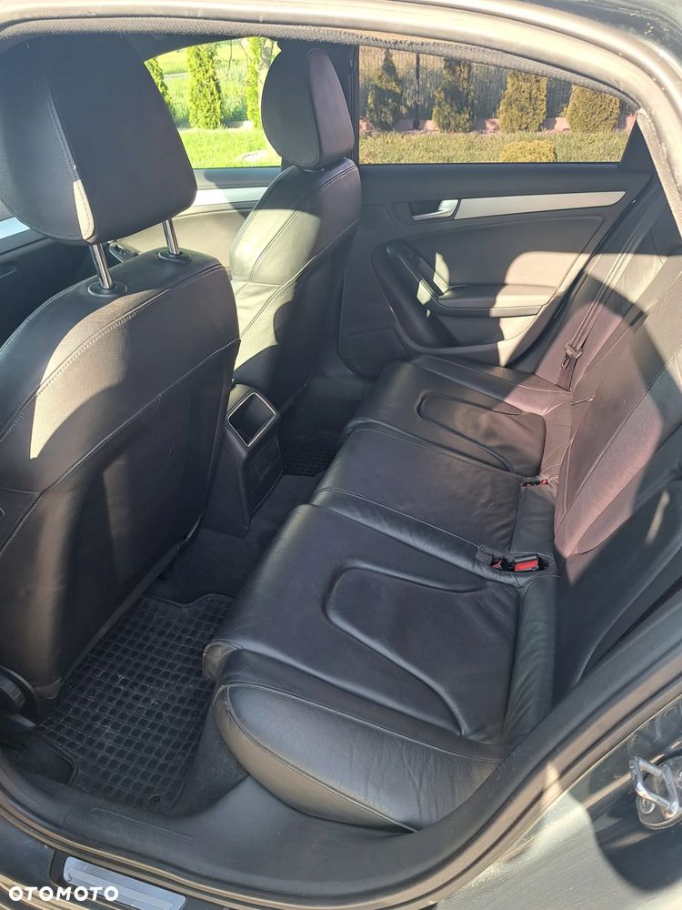 Audi A4 Limousine - 11