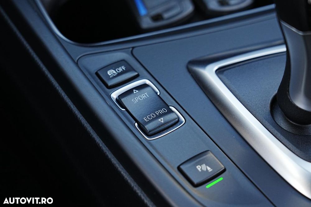 BMW Seria 3 320i Aut. M Sport - 29