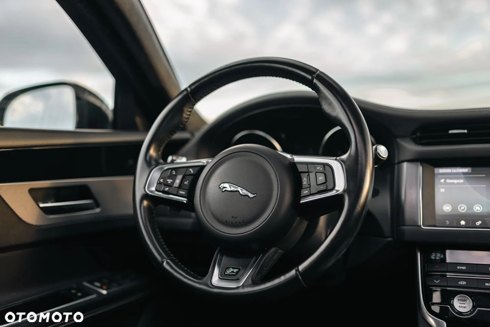 Jaguar XF E-Performance R-Sport - 11