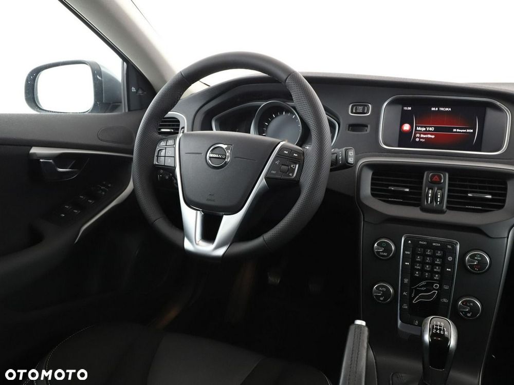 Volvo V40 T2 Momentum - 17