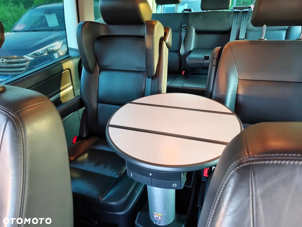 Volkswagen Multivan - 10