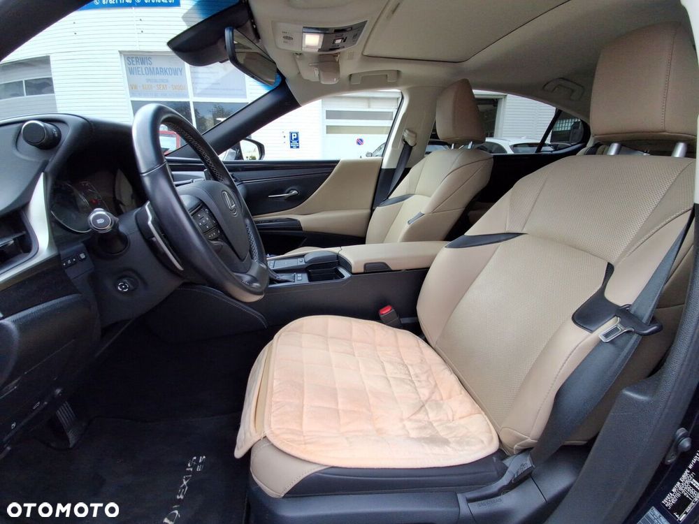 Lexus ES 300h Business Edition - 16
