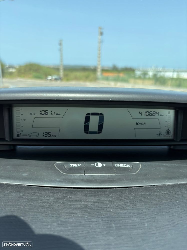 Citroën C4 1.6 HDi VTR - 8
