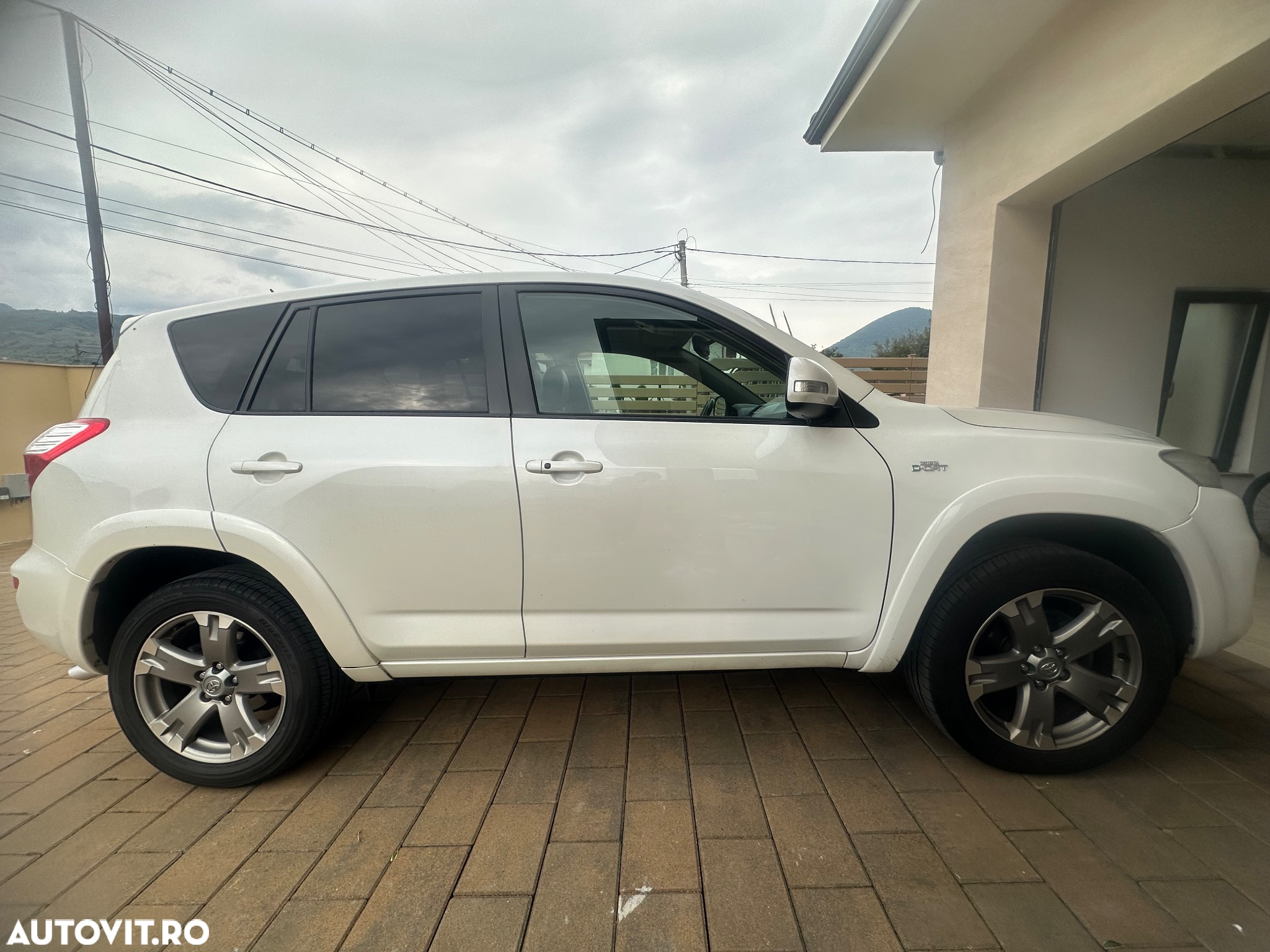 Toyota RAV4 2.2 D-4CAT 4WD Aut Luxury - 4
