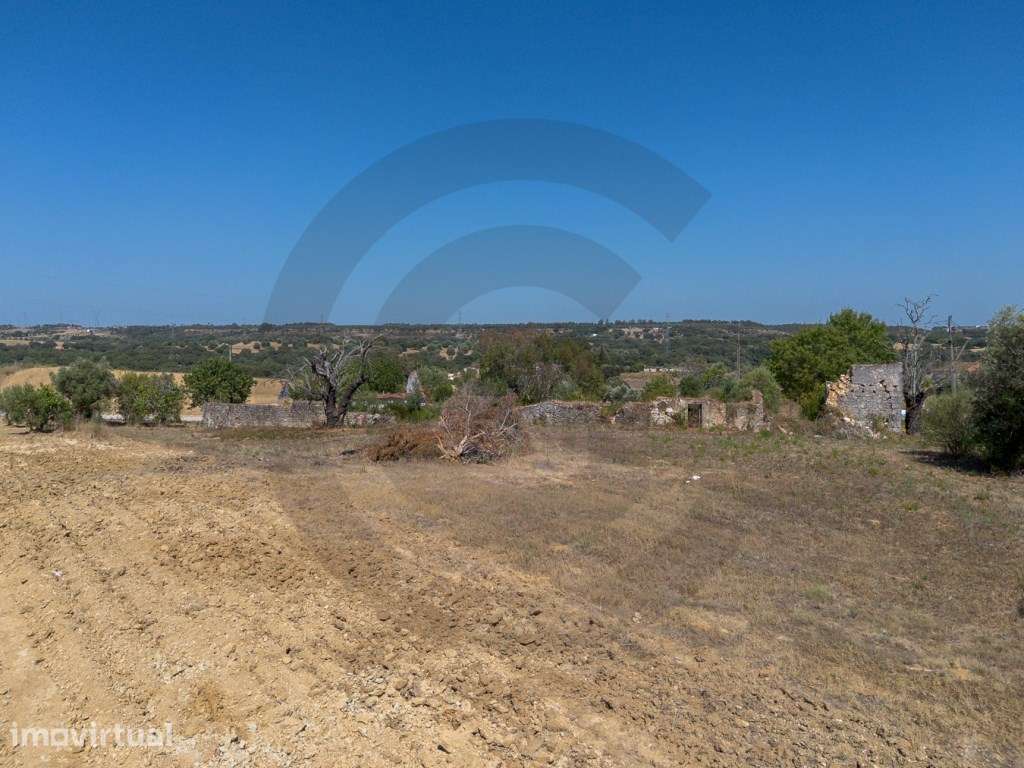 Ruina - Casal Bemposta ( Terra Fria ), Casével, Santarém - Grande imagem: 5/9