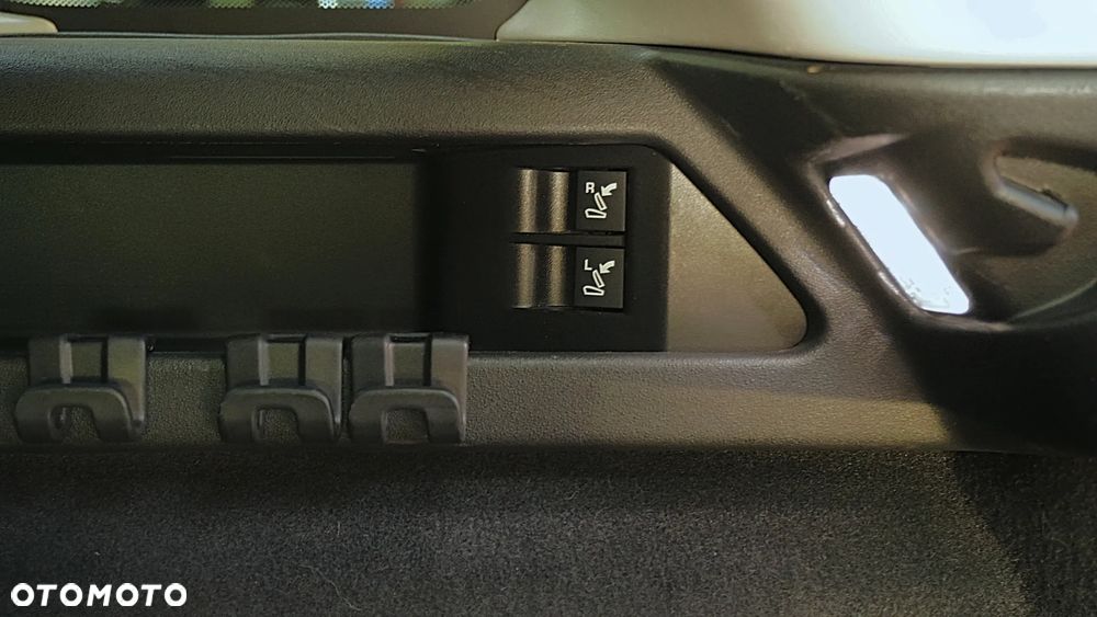 Land Rover Discovery Sport 2.0 P200 mHEV SE - 28