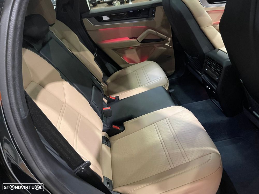 Porsche Cayenne Coupé E-Hybrid Black Edition - 42