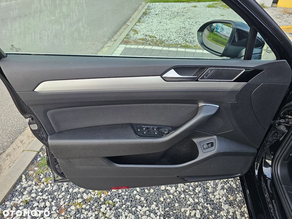 Volkswagen Passat - 19