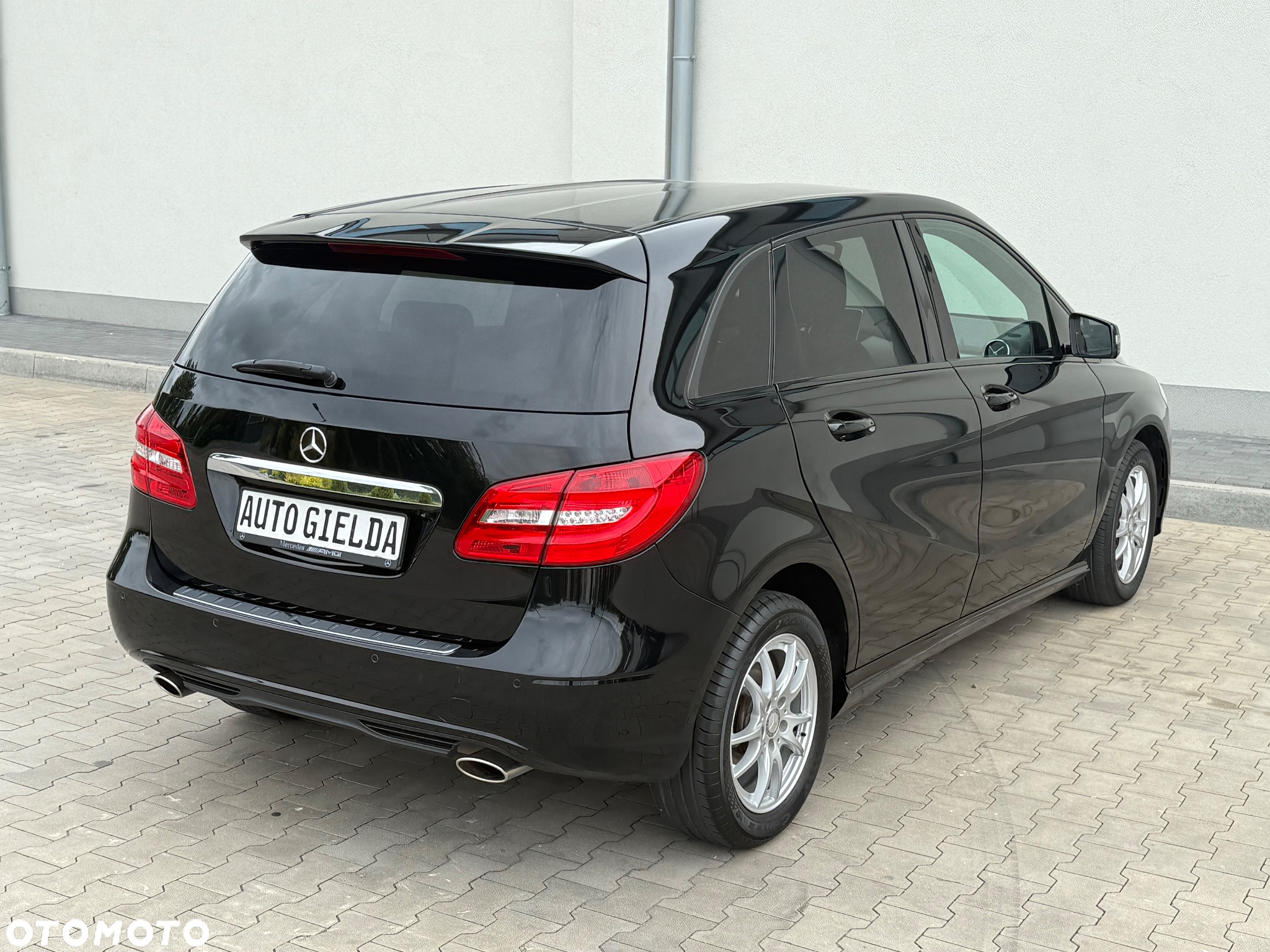 Mercedes-Benz Klasa B 180 UrbanStyle Edition - 15