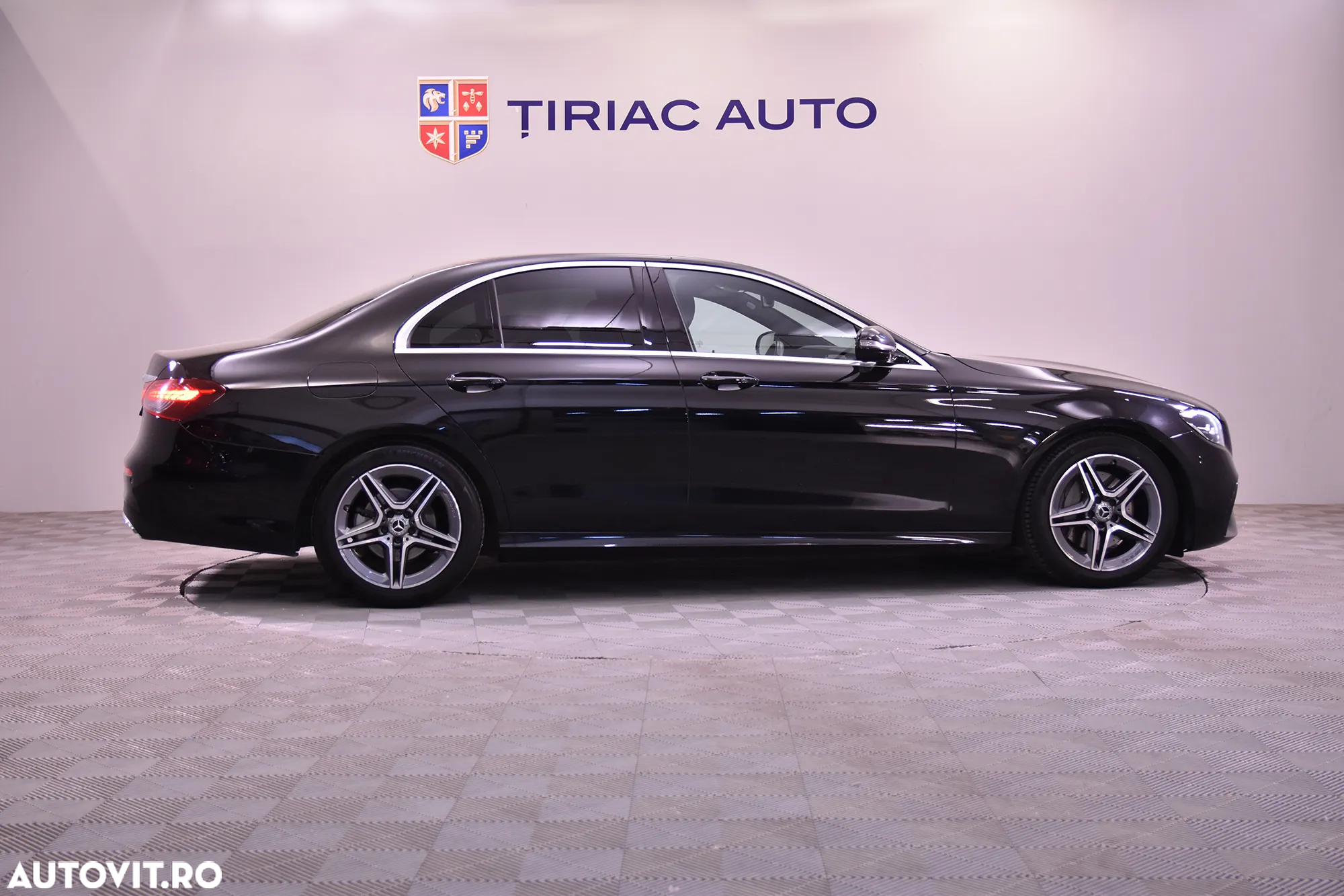 Mercedes-Benz E 220 d 9G-TRONIC AMG Line - 6